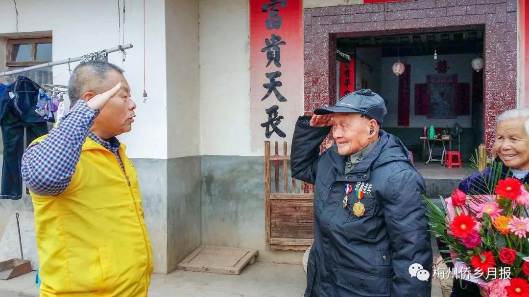 李建華與抗戰(zhàn)老兵的故事：為英雄盡孝道，為后世傳善行